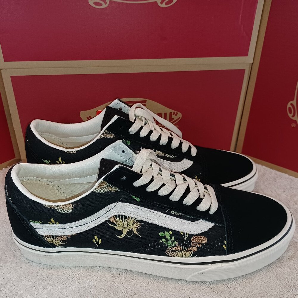 Vans Men's 9/Women's 10.5 Old Skool Desert Snake Black/White Suede VN0A5KRFB02